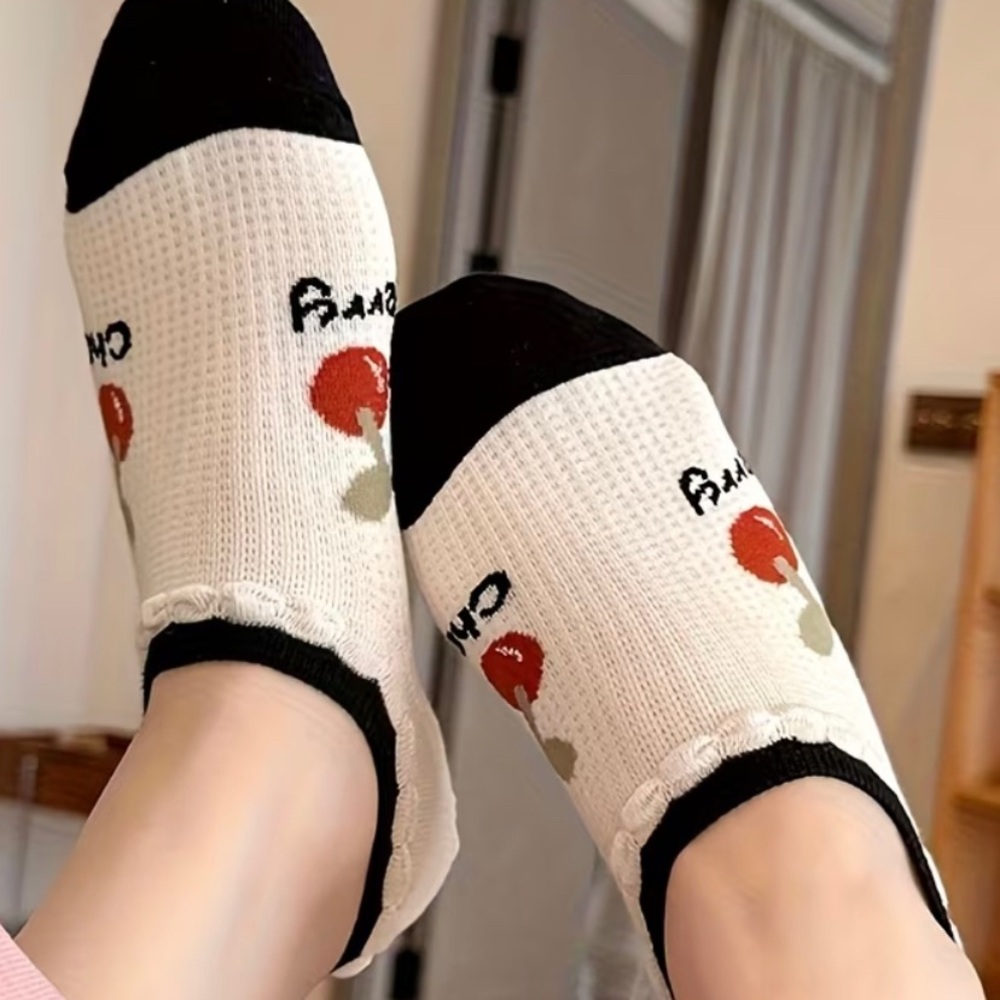 3 pairs of cherry socks - Picture 2 of 2